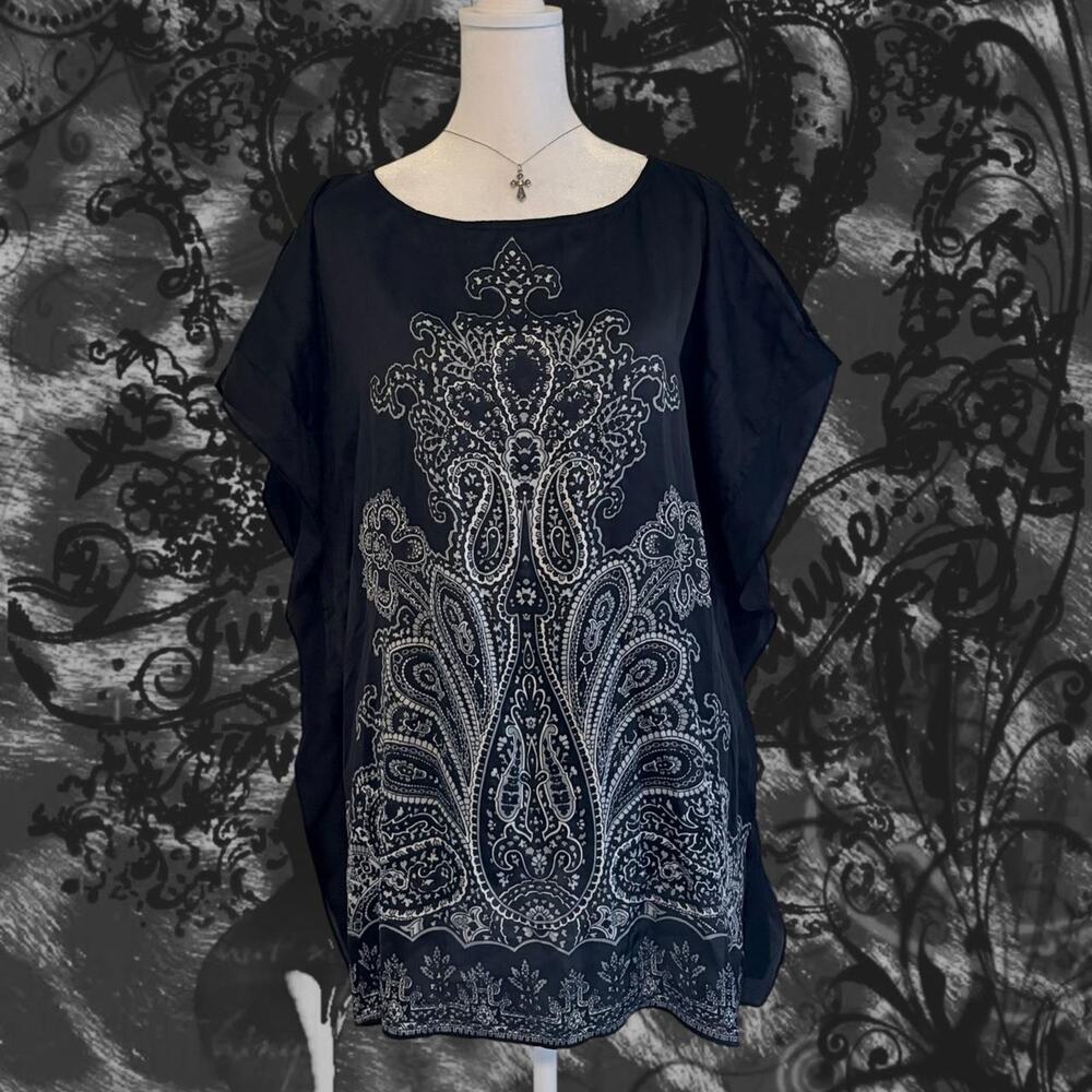ornate mirrored paisley damask black and white batwing top